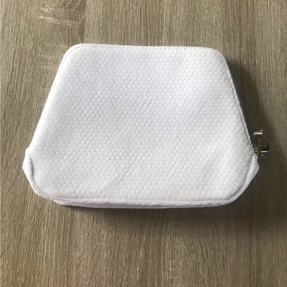 NEW … GUERLAIN PARIS Cosmetic / Makeup Bag - Picture 2 of 4